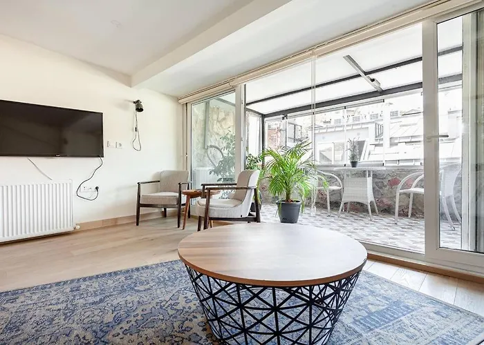 Prime Location With Terrace *