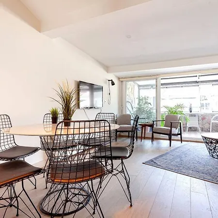 Prime Location With Terrace Apartmán *