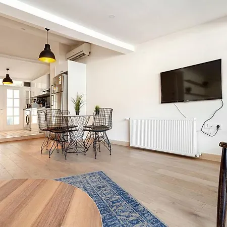 Appartamento Prime Location With Terrace Provincia di Istanbul