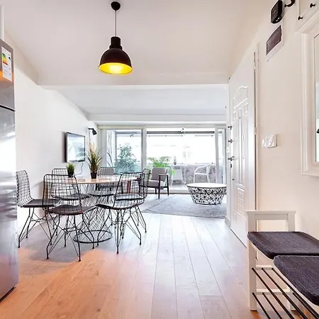 Prime Location With Terrace Κωνσταντινούπολη